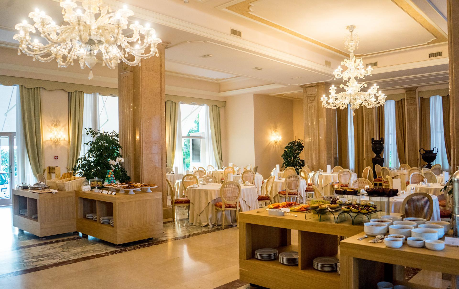 Luxus zum kleinen Preis: So ergattern Reisende günstig ein 5-Sterne-Hotel