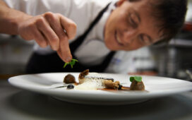 Die engagierten Gastronomen von 50plus Hotels und Genuss Reisen präsentieren bei den „Kulinarischen Veredelungswochen“ typische Speisen und Getränke ihrer Region