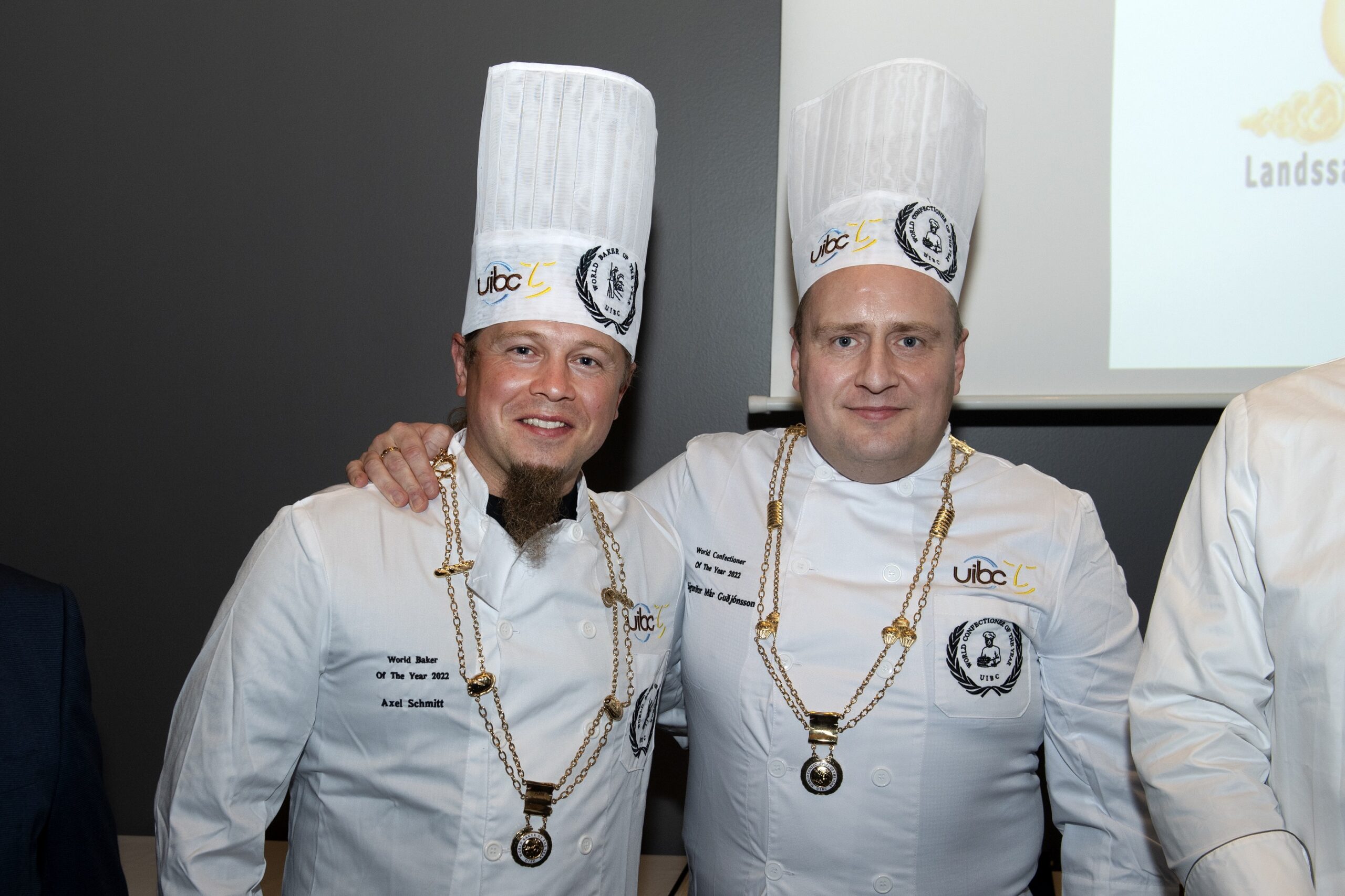 Er hat es gerockt: Der fränkische Bäckermeister und Brotsommelier Axel Schmitt (l.) wurde zum "Worlbaker of the Year" ernannt. Sig­urður Már Guðjóns­son (r.) aus Island wurde weltbester Konditor. Foto: UIBC