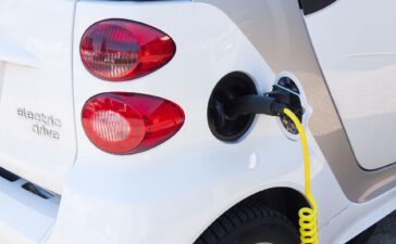 DEHOGA-Umfrage zu Ladeinfrastruktur im Gastgewerbe: Hälfte der befragten Betriebe hat Ladesäulen installiert oder plant den Aufbau