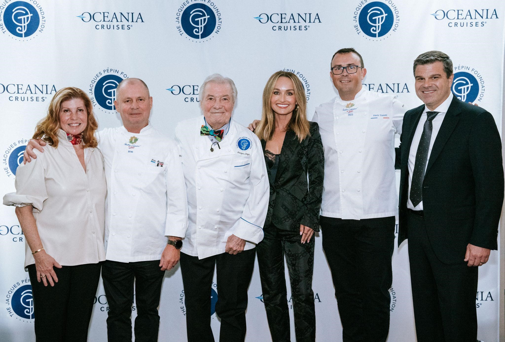 Von links nach rechts: Claudine Pépin, Küchenchef Eric Barale, Küchenchef Jacques Pépin, Giada De Laurentiis, Küchenchef Alexis Quaretti, Frank A. Del Rio
