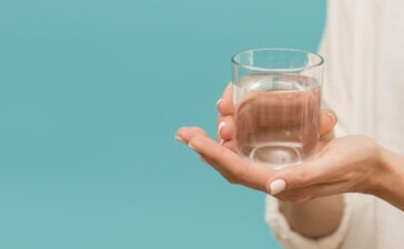 Wasser trinken am Morgen
