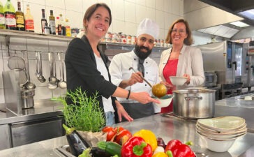 Koch-Azubi im Mercure kocht Bio-Eintopf
