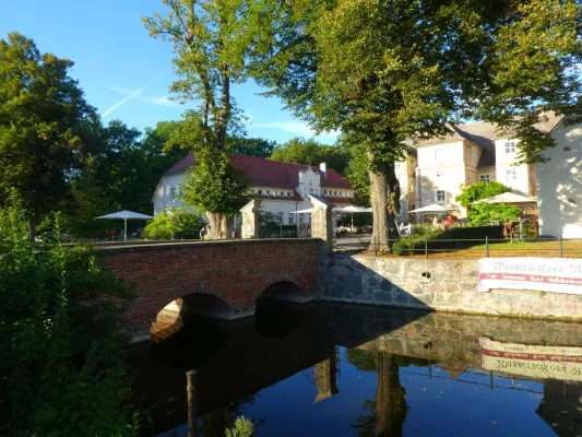Den Spätsommer genießen auf Usedom im Wasserschloss Mellenthin (© Ralph Kähne)
