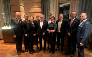 Akteure beim Burgunderevent - © Althoff Hotels