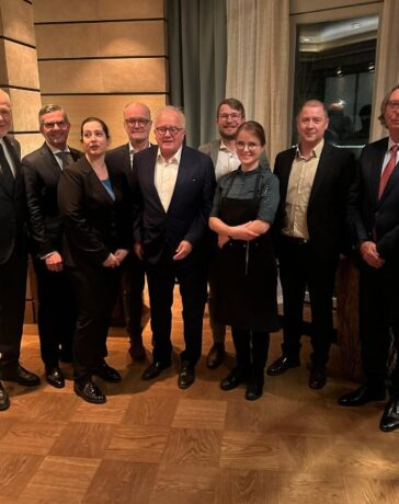 Akteure beim Burgunderevent - © Althoff Hotels