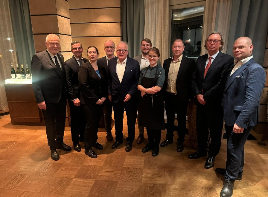 Akteure beim Burgunderevent - © Althoff Hotels