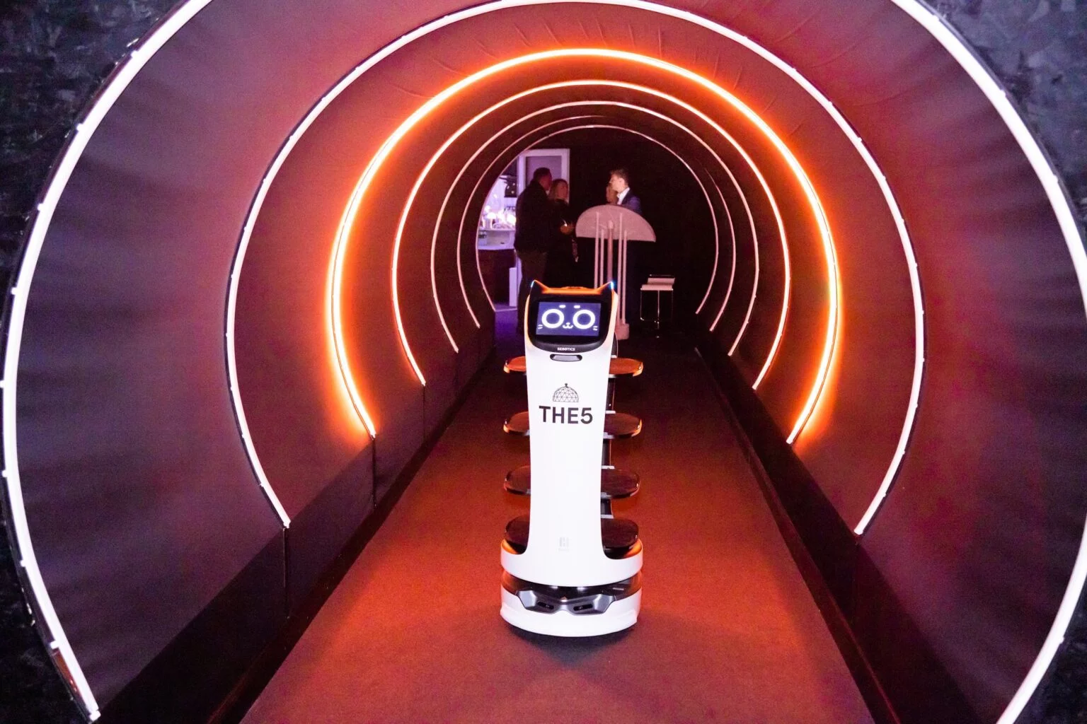 The5 Serviceroboter Bella, Copyright: sebotics.com