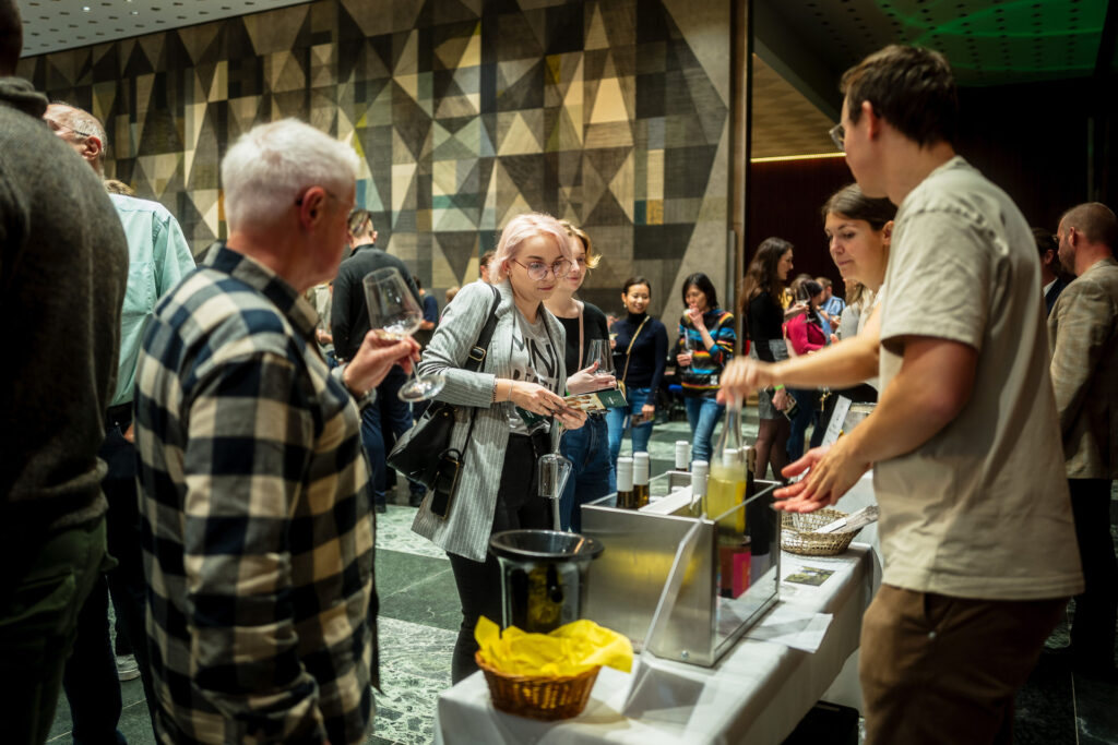 Benefiz-Weinmesse auf Gut Wöllried