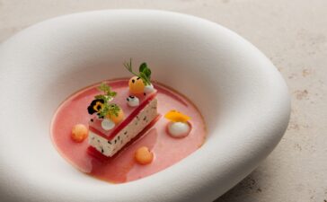 Das unter Feinschmeckern überregional bekannte Hotel Vier Jahreszeiten Starnberg in Oberbayern gibt jedes Jahr einen „Kulinarischen Kalender“ heraus