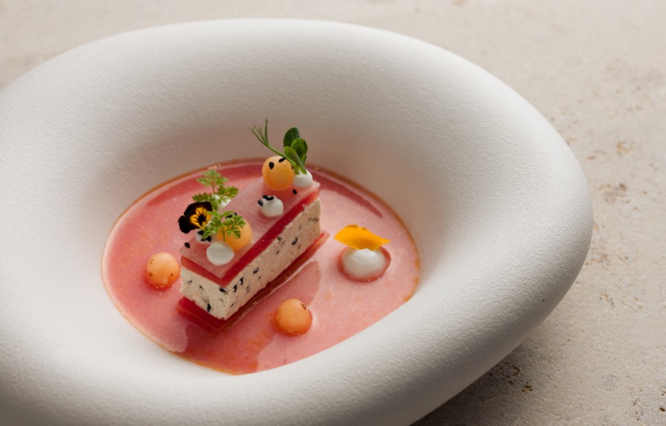 Das unter Feinschmeckern überregional bekannte Hotel Vier Jahreszeiten Starnberg in Oberbayern gibt jedes Jahr einen „Kulinarischen Kalender“ heraus