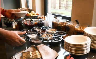 Wie Hotels des Green Pearls Netzwerks Lebensmittelverschwendung vermeiden. SCHWARZWALDPANORAMA: Frühstücksbuffet. Copyright: Green Pearls® GmbH Unique Places
