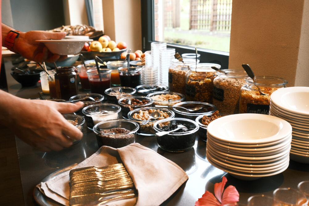 Wie Hotels des Green Pearls Netzwerks Lebensmittelverschwendung vermeiden. SCHWARZWALDPANORAMA: Frühstücksbuffet. Copyright: Green Pearls® GmbH Unique Places