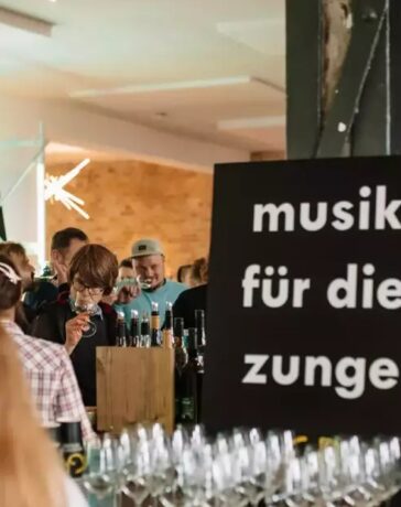 In den Koppel Lofts Berlin bot die Generation Riesling den Fachbesucher/innen mit ihren Weinen "Musik für die Zunge".