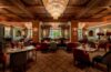 Das Grand Restaurant im Gstaad Palace glänzt stilvoll-elegant in neuem Kleid. © Gstaad Palace