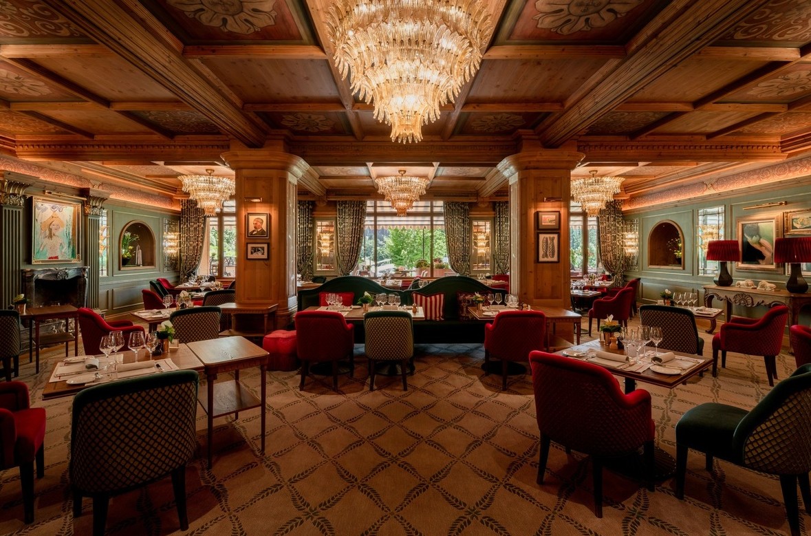 Das Grand Restaurant im Gstaad Palace glänzt stilvoll-elegant in neuem Kleid. © Gstaad Palace