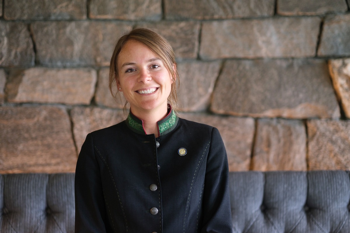 Nach 38 Jahren gibt es einen Wechsel an der Spitze des Fine-Dining Restaurants Silberdistel: Naomi Merz übernimmt die Leitung von Brian McLaren. © Sonnenalp Resort