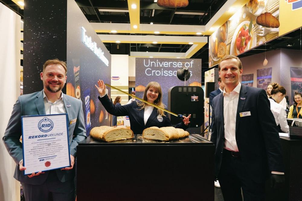 Weltrekord KuchenMeister backt das größte Croissant der Welt