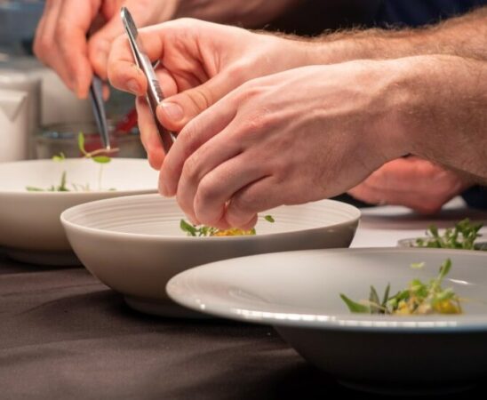 Fingerspitzengefühl bei der Zubereitung – © Palais Coburg