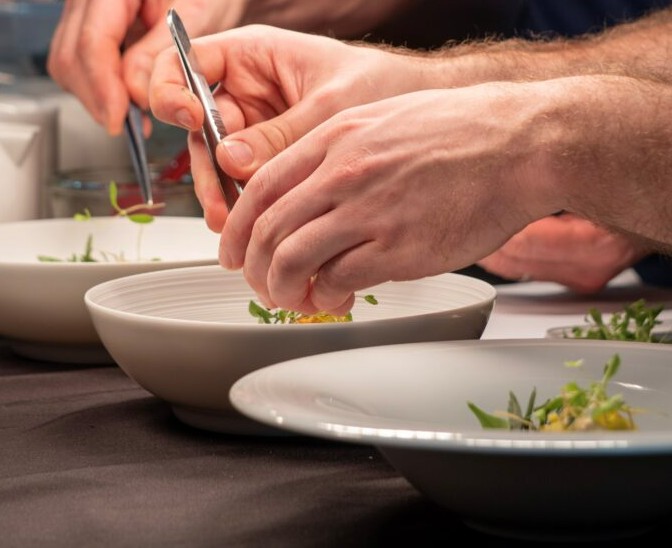 Fingerspitzengefühl bei der Zubereitung – © Palais Coburg