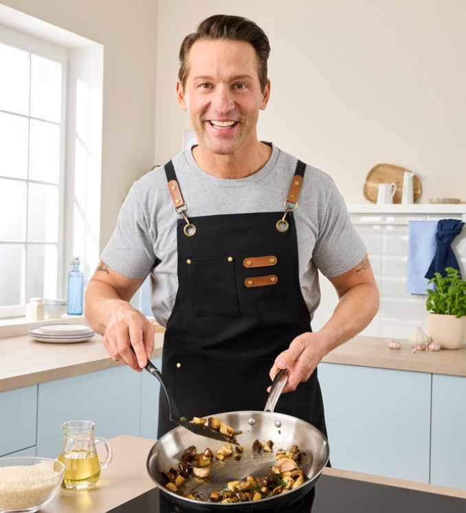 Sternekoch Alexander Kumptner präsentiert die neue CROFTON Kochkollektion.