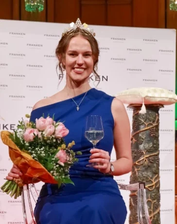 Angelina Seiler 68. Fränkische Weinkönigin