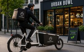 Elektro-Lieferfahrrad mit Riemenantrieb in der Systemgastronomie